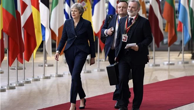 Bρετανοί αναζητούν υπηκοότητα χώρας ΕΕ ενόψει Brexit